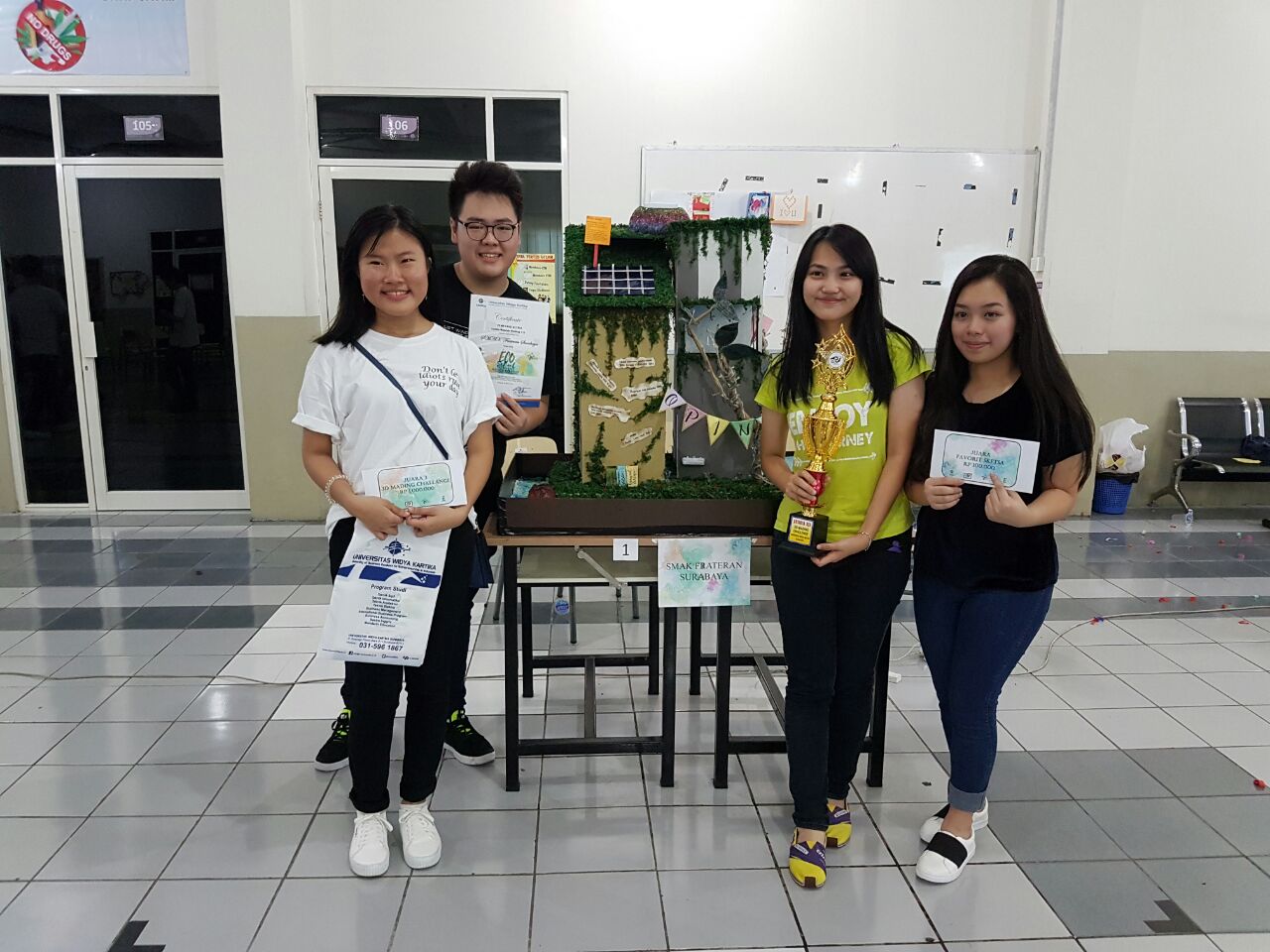 Juara III Lomba Mading 3D Eco-School dari SMAK Frateran Surabaya