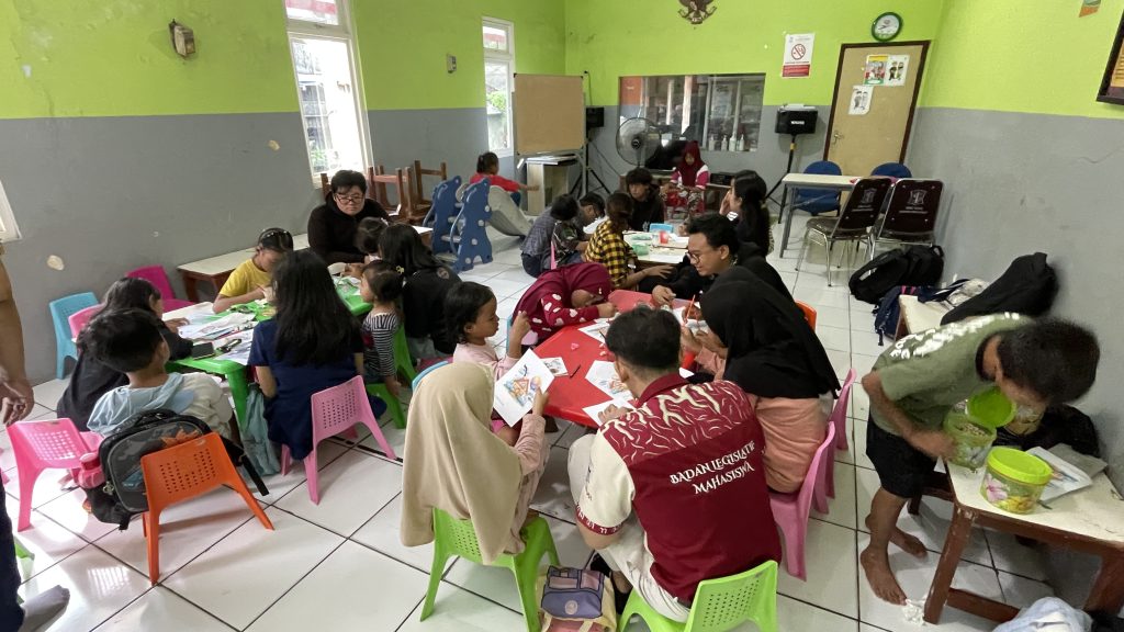 Workshop Menggambar dan Melukis di RW 5 oleh UWIKA- 20 Mei 2025