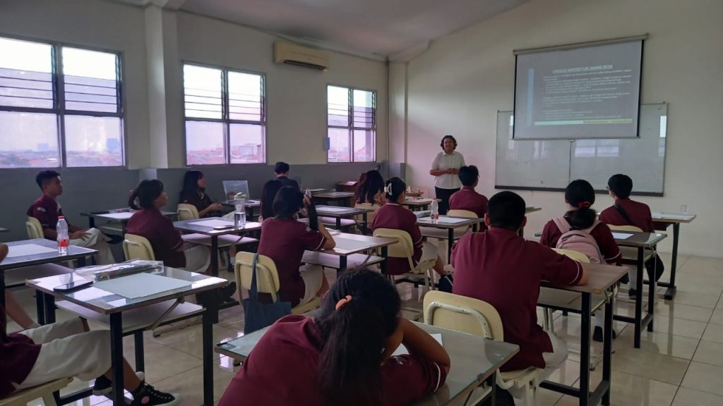 Pengenalan Prodi Arsitektur UWIKA oleh Ketua Program Studi Ibu Risma Andarini